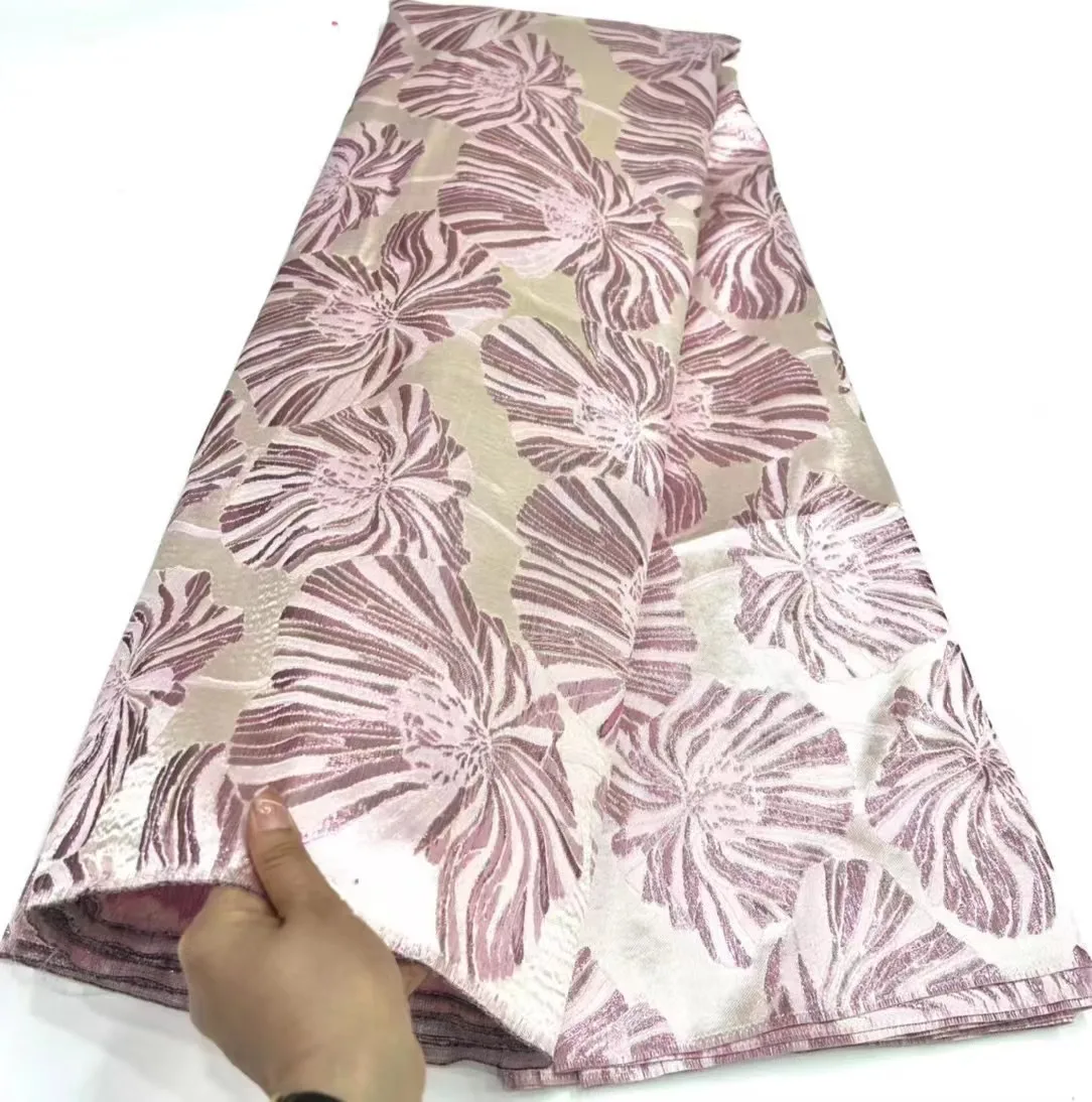 Nigerian Brocade Jacquard Lace Fabric French Lace Fabric Embroidery New High Quality African Lace Fabric For Women Party Wedding
Nigerian Brocade Jacquard Lace Fabric French Lace Fabric Embroidery New High Quality African Lace Fabric For Women Party Wedding