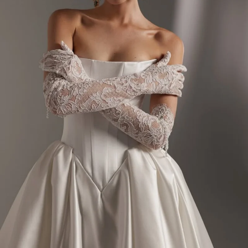 Simple Satin White Appliques Wedding Dresses Sweetheart glitter Decal long tail Made wedding dress Bridal Gown
Simple Satin White Appliques Wedding Dresses Sweetheart glitter Decal long tail Made wedding dress Bridal Gown