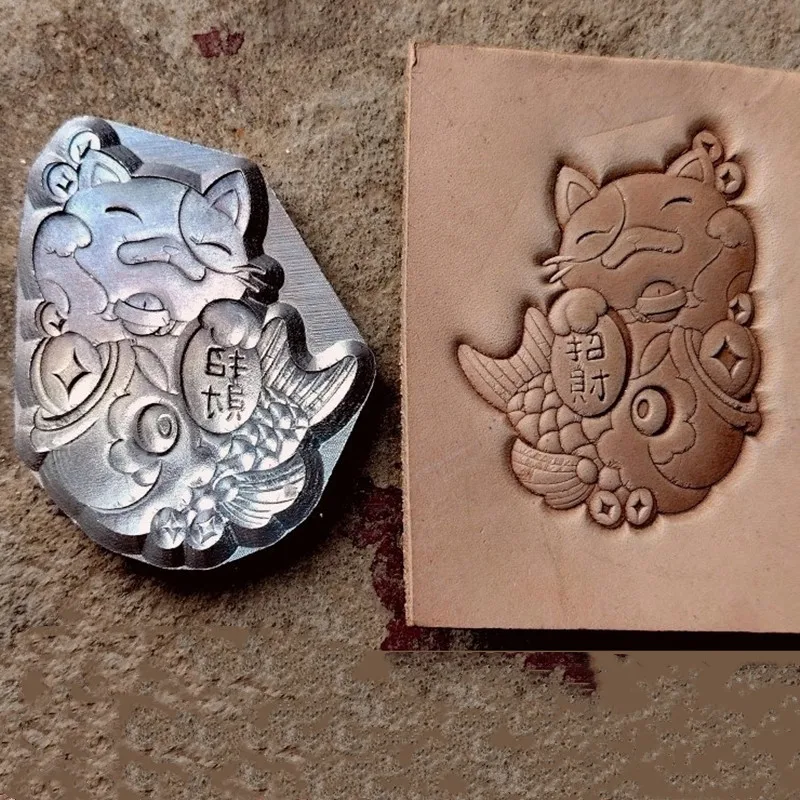 Набор японских кожаных штампов Lucky Cat, двойной размер 8x6,2 см и 7,4x5,6 см, твердая алюминиевая форма для 3D-тиснения для Veg Tan
Набор японских кожаных штампов Lucky Cat, двойной размер 8x6,2 см и 7,4x5,6 см, твердая алюминиевая форма для 3D-тиснения для Veg Tan