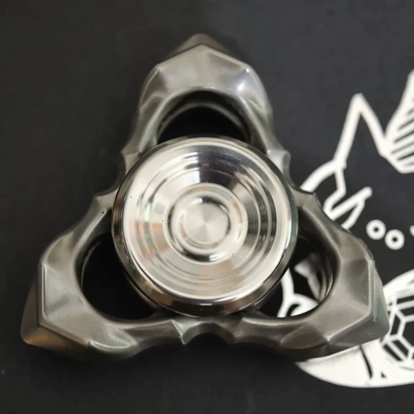 Used EDC LQ Lieque Thorn Mini Three Page Gyroscope Dock Steel fidget spinner metal decompression toy
Used EDC LQ Lieque Thorn Mini Three Page Gyroscope Dock Steel fidget spinner metal decompression toy