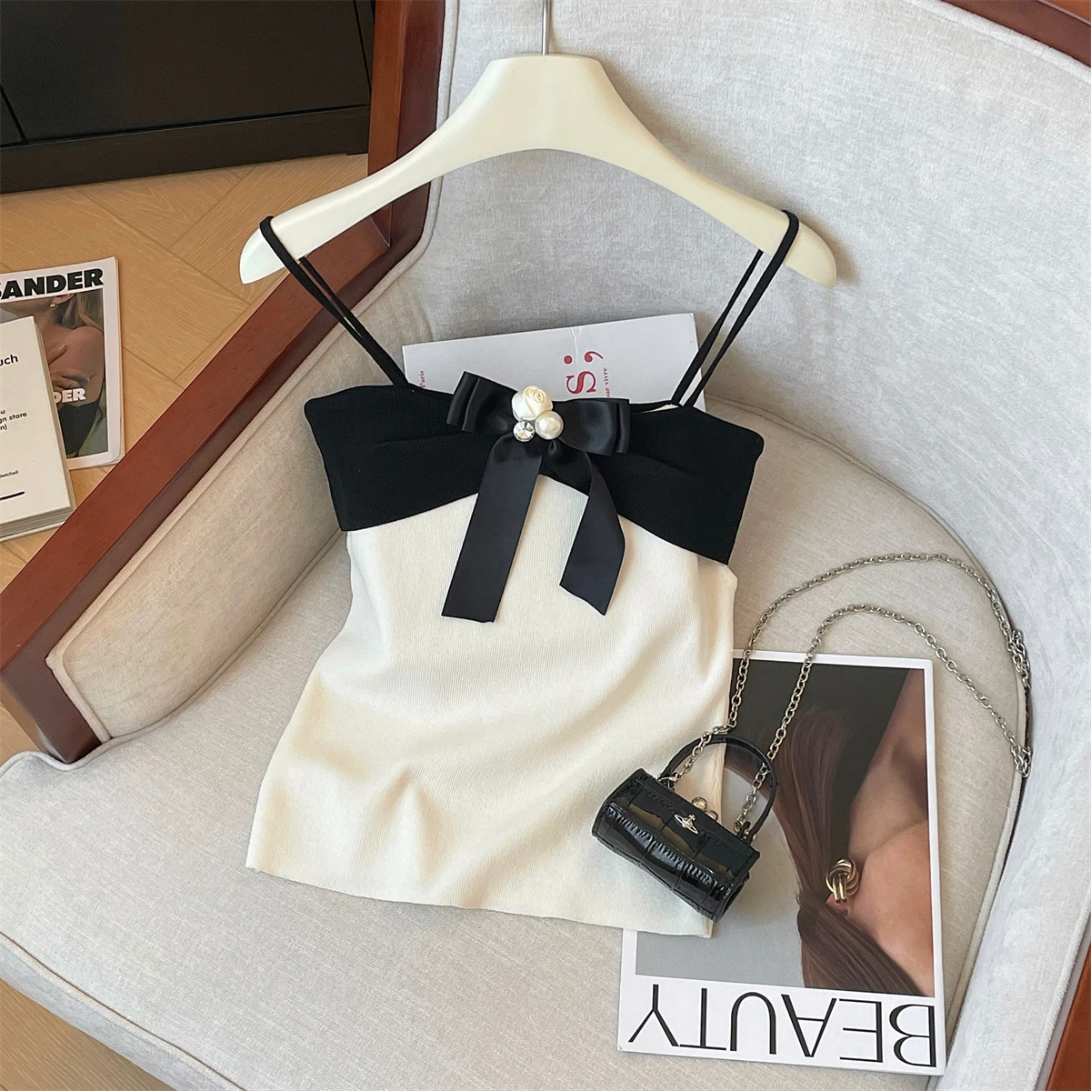 Summer New Style Women's Sleeveless Knot Splice Tank Top Thin Material Commute Style Korean Version Pear Body Type
Summer New Style Women's Sleeveless Knot Splice Tank Top Thin Material Commute Style Korean Version Pear Body Type