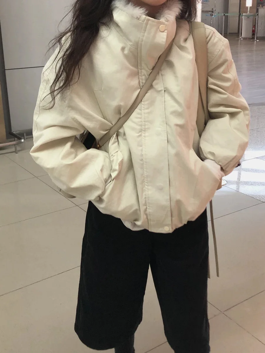 Женское пальто на меховой подкладке в корейском стиле, свободного кроя, с воротником-стойкой, повседневное, зимнее, новинка, из хлопка и нейлонового волокна, длинное
Женское пальто на меховой подкладке в корейском стиле, свободного кроя, с воротником-стойкой, повседневное, зимнее, новинка, из хлопка и нейлонового волокна, длинное