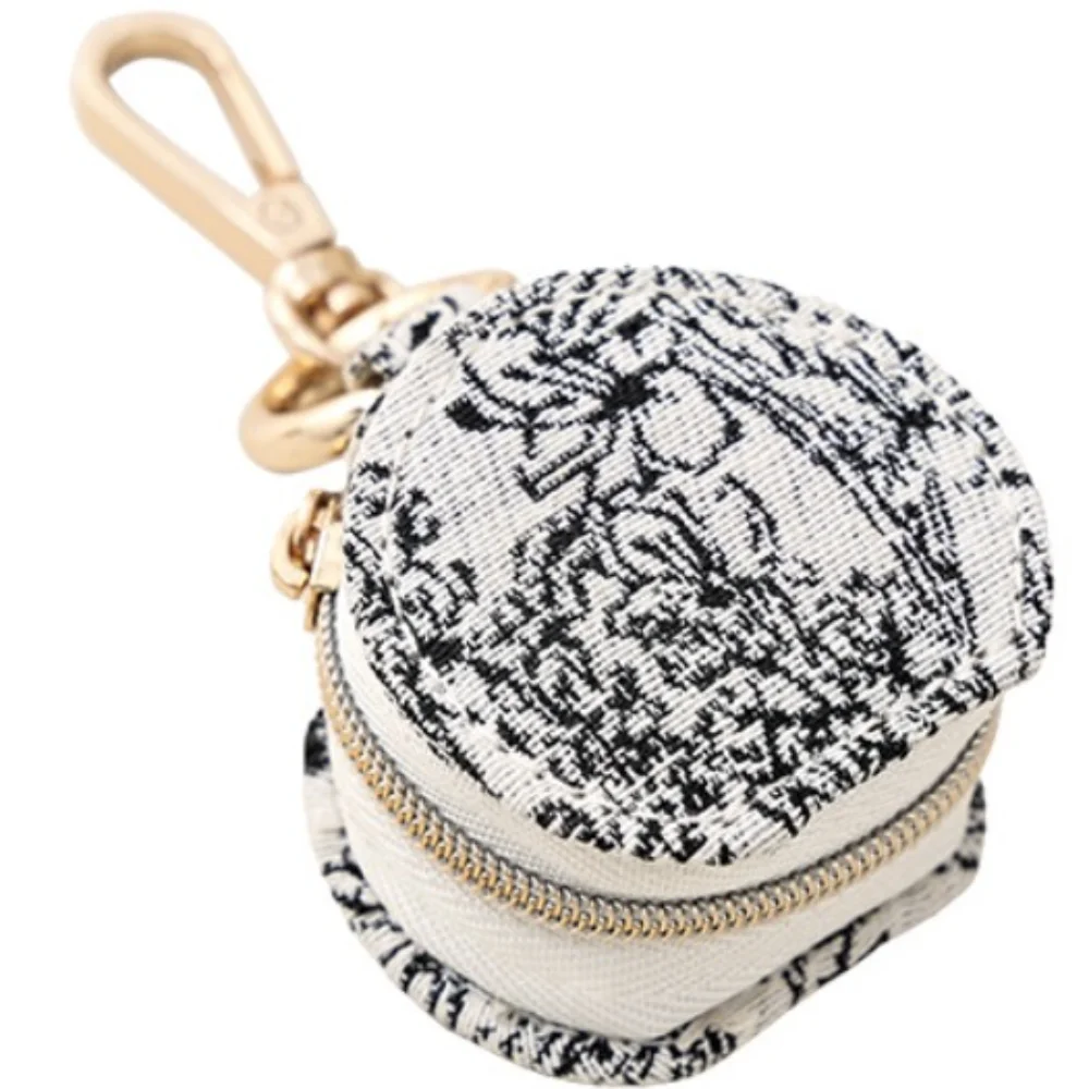 Хорошее качество, портативная шкатулка для драгоценностей, мини-органайзер для хранения аксессуаров из искусственной кожи, многослойный футляр для ювелирных изделий, дорожный
Хорошее качество, портативная шкатулка для драгоценностей, мини-органайзер для хранения аксессуаров из искусственной кожи, многослойный футляр для ювелирных изделий, дорожный