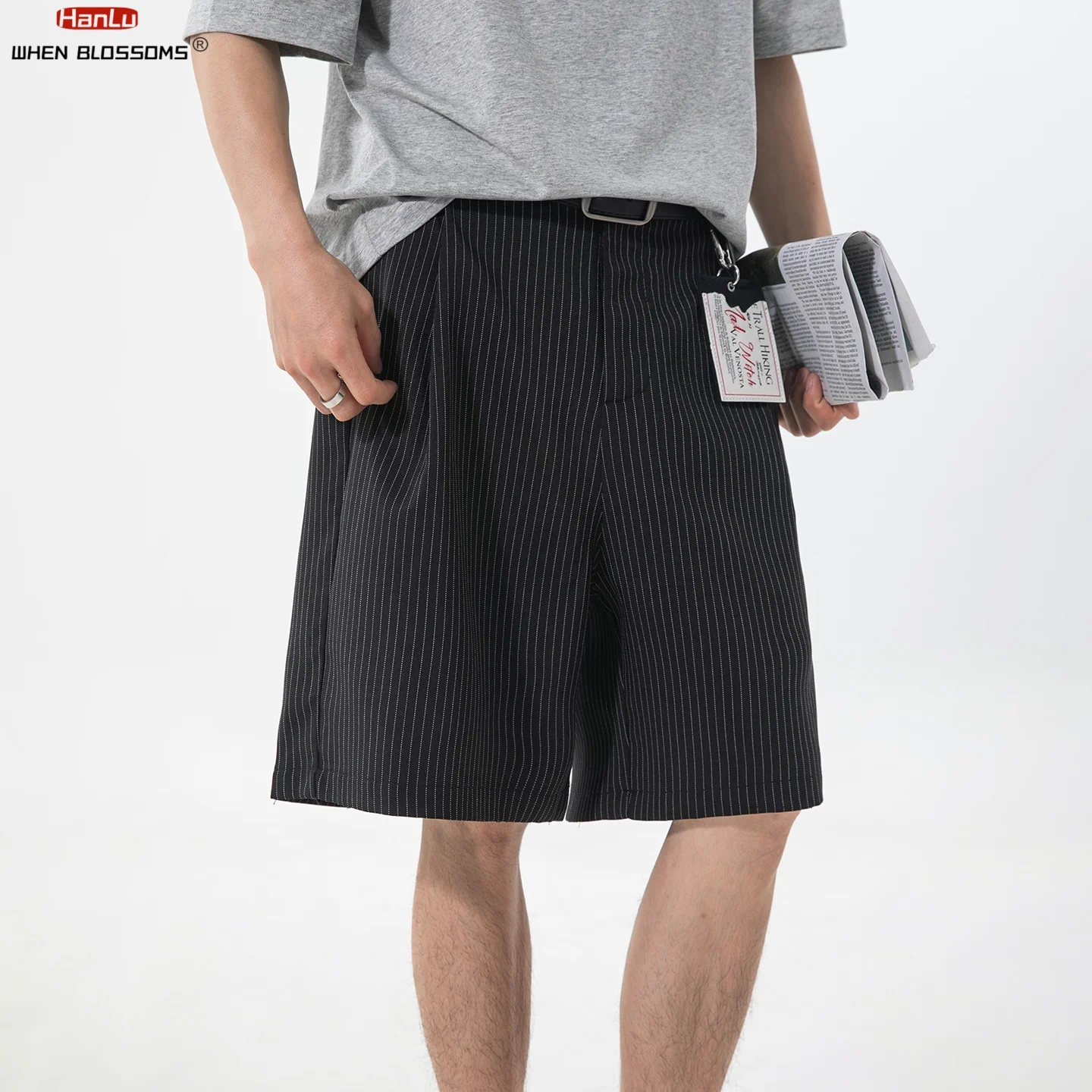 Men's 2026 Vintage Striped Trousers Pleated Design Straight Leg Relaxed Fit Casual Shorts Summer 5-Inch
Men's 2026 Vintage Striped Trousers Pleated Design Straight Leg Relaxed Fit Casual Shorts Summer 5-Inch