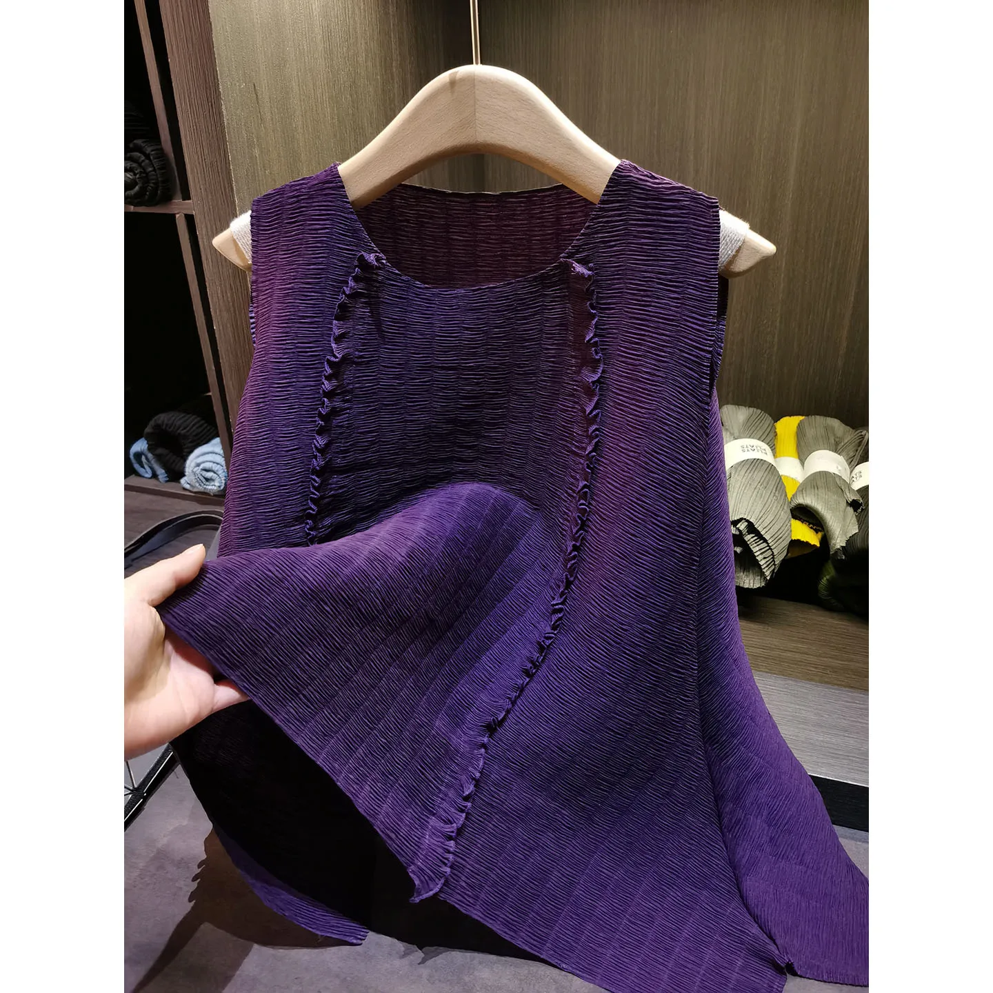 Miyake Pleated Vest T-Shirt 2026 Summer Ruffle Decoration Solid Color Round Neck Fashion Irregular Versatile Top for Women Pleat
Miyake Pleated Vest T-Shirt 2026 Summer Ruffle Decoration Solid Color Round Neck Fashion Irregular Versatile Top for Women Pleat