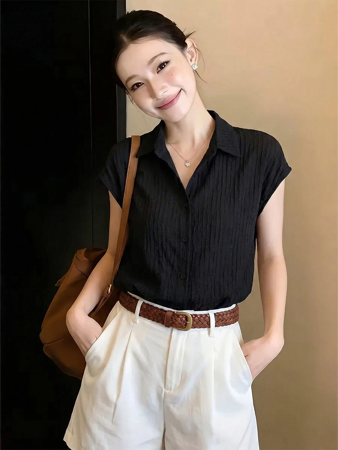 Chic Anti-Aging Black Neck Shirt Women's Summer Short Sleeve Commute Versatile Design Trendy Button-Up Casual Shirt
Chic Anti-Aging Black Neck Shirt Women's Summer Short Sleeve Commute Versatile Design Trendy Button-Up Casual Shirt