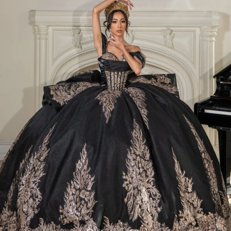 Black Shiny Ball Gown Quinceanera Dresses Gold Applique Lace Beading Crystal Bow Tiered Tull Corset Off The Shoulder Sweet 16
Black Shiny Ball Gown Quinceanera Dresses Gold Applique Lace Beading Crystal Bow Tiered Tull Corset Off The Shoulder Sweet 16