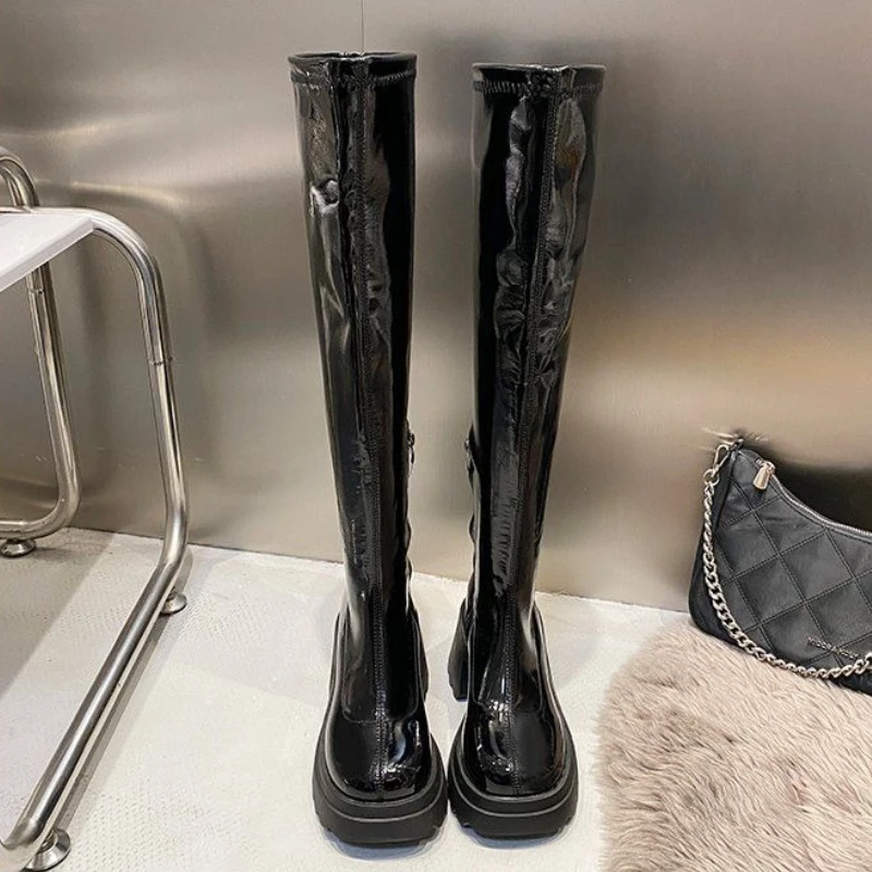 Глянцевые женские сапоги выше колена на толстой подошве больших размеров 35–42, британские конные сапоги выше колена на массивном каблуке, универсальные модные весенне-осенние ботинки
Глянцевые женские сапоги выше колена на толстой подошве больших размеров 35–42, британские конные сапоги выше колена на массивном каблуке, универсальные модные весенне-осенние ботинки