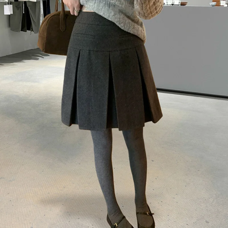 aWomen's pleated skirt2025Autumn and winter high-end gray woolen high-waisted pleated skirt in college style, versatile and eleg
aWomen's pleated skirt2025Autumn and winter high-end gray woolen high-waisted pleated skirt in college style, versatile and eleg