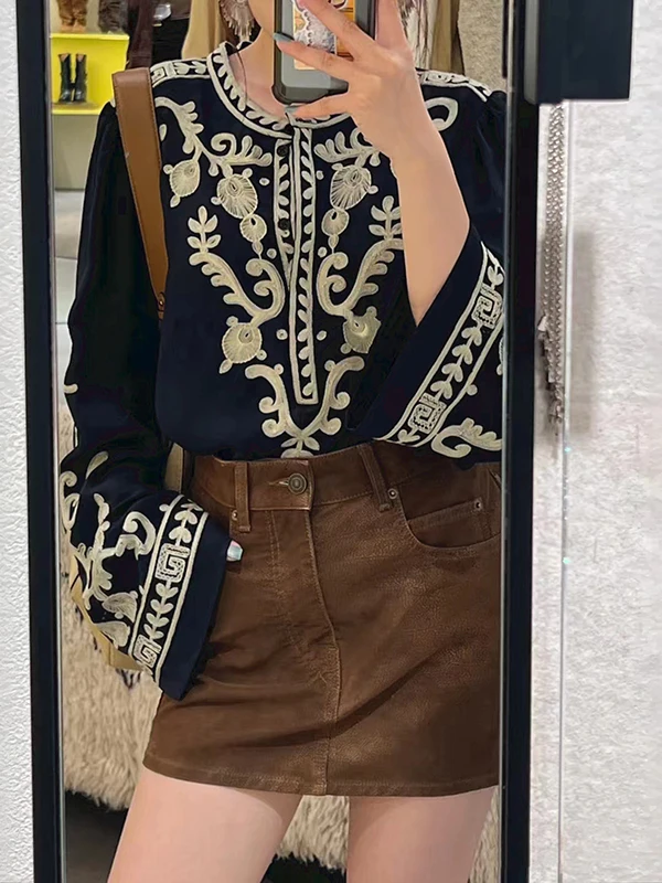 Elegant Women's round Neck Overhead Shirt Embroidered Gauze Flared Sleeve Loose Fit Breathable Long Sleeve Cotton Blend
Elegant Women's round Neck Overhead Shirt Embroidered Gauze Flared Sleeve Loose Fit Breathable Long Sleeve Cotton Blend
