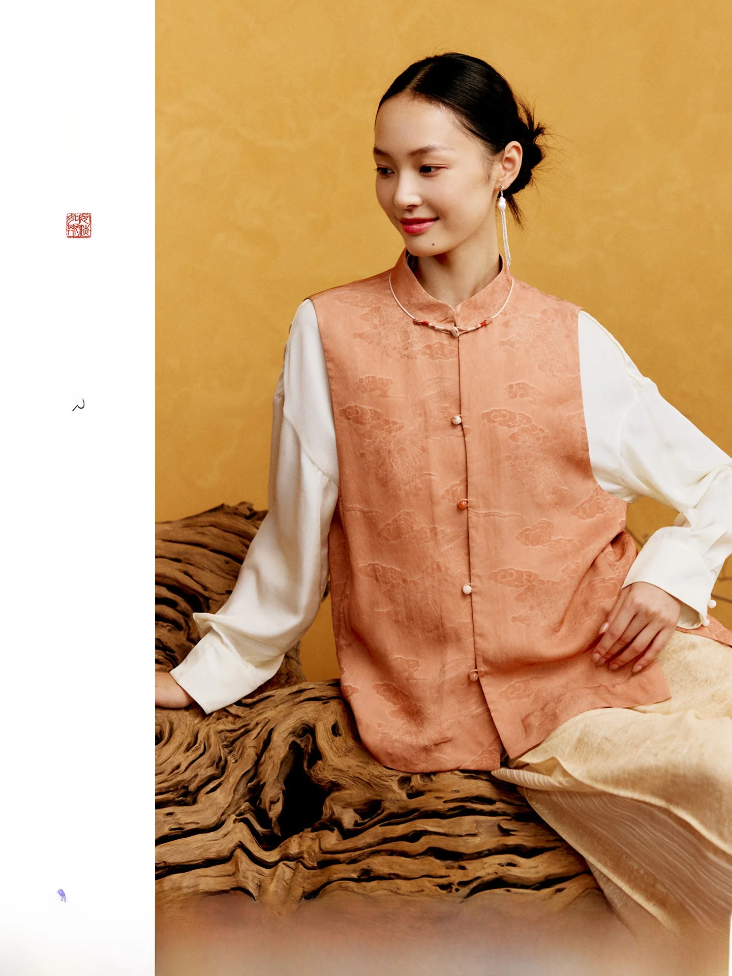 New Chinese Style Women's Vest 31532213A Cloud Pattern Collarless Jacket Regular Thickness Single Button Closure
New Chinese Style Women's Vest 31532213A Cloud Pattern Collarless Jacket Regular Thickness Single Button Closure