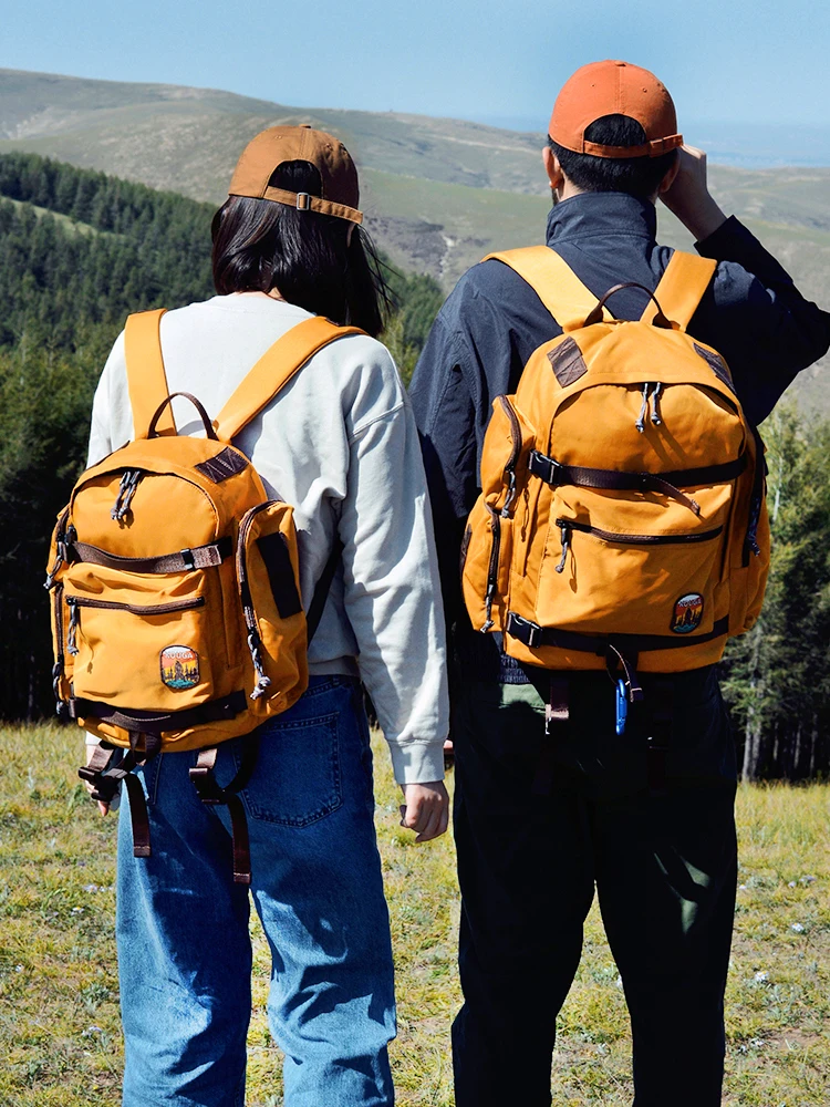 short-distance outdoor travel backpack, light and large-capacity hiking backpack, computer bag.
short-distance outdoor travel backpack, light and large-capacity hiking backpack, computer bag.