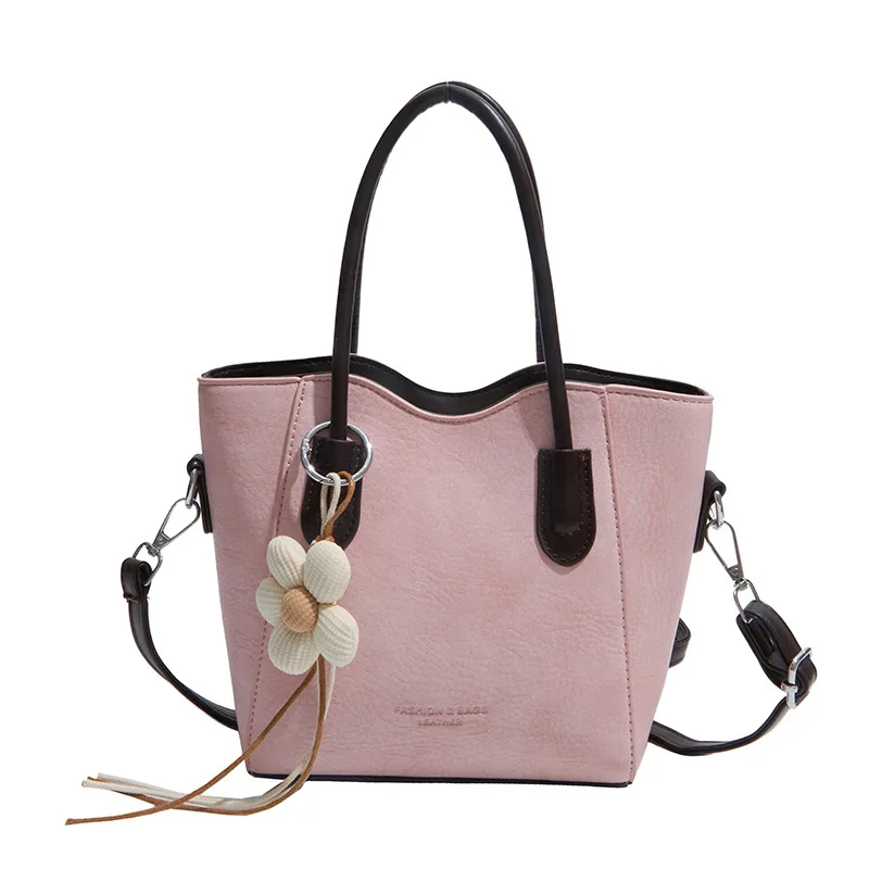 New Large-capacity Commuter Tote, Women’s Stylish Color-block Shoulder Bag, Minimalist Textured Casual Bucket Bag for Women.
New Large-capacity Commuter Tote, Women’s Stylish Color-block Shoulder Bag, Minimalist Textured Casual Bucket Bag for Women.