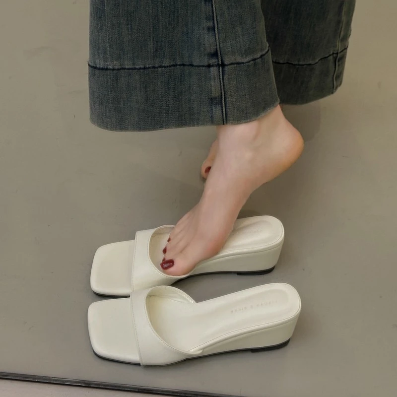 2026 New Versatile Gentle Temperament Square-toed Flip-flops Wedge Open-toe Sandals and Slippers for Women in Summer
2026 New Versatile Gentle Temperament Square-toed Flip-flops Wedge Open-toe Sandals and Slippers for Women in Summer