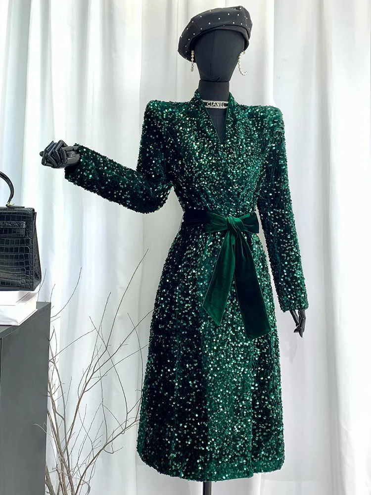 Pinno 2025 Spring New Women's Velvet iny Sequin k een Faion Stand Collar Mid-Length Jaet Straight Cut Button De...
Pinno 2025 Spring New Women's Velvet iny Sequin k een Faion Stand Collar Mid-Length Jaet Straight Cut Button De...