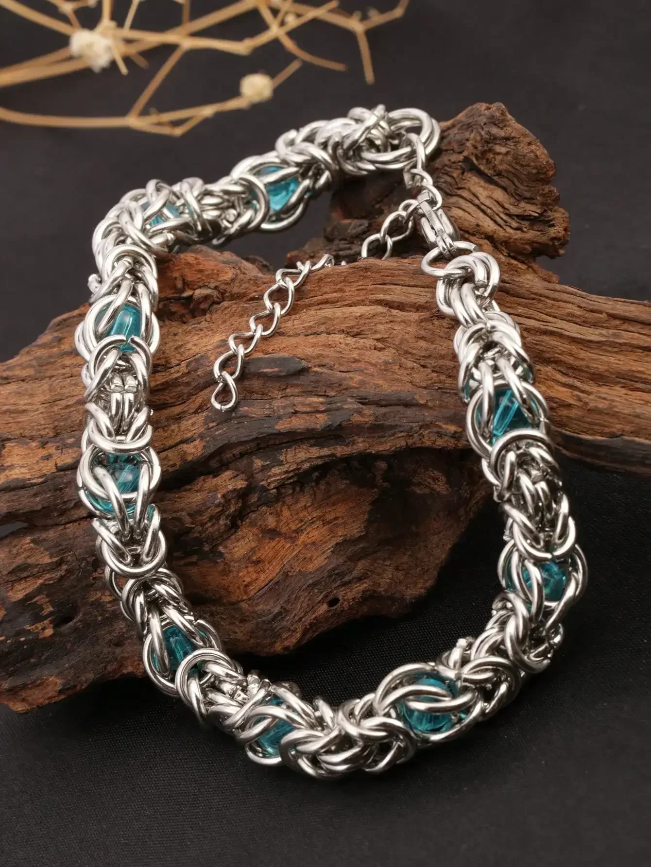 1pc Stainless Steel Silver Punk Style Exaggerated Wavy Design Artificial Sapphire & Cubic Zirconia Thick Chain Bracelet
1pc Stainless Steel Silver Punk Style Exaggerated Wavy Design Artificial Sapphire & Cubic Zirconia Thick Chain Bracelet