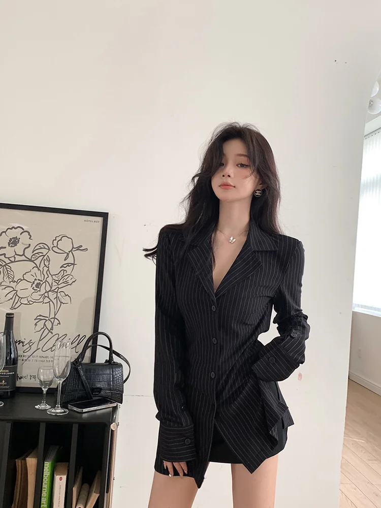 Приталенная полосатая рубашка с длинными рукавами и V-образным вырезом, женская рубашка в корейском стиле, модная повседневная одежда для работы, весенний сезон, черно-белый повседневный топ
Приталенная полосатая рубашка с длинными рукавами и V-образным вырезом, женская рубашка в корейском стиле, модная повседневная одежда для работы, весенний сезон, черно-белый повседневный топ