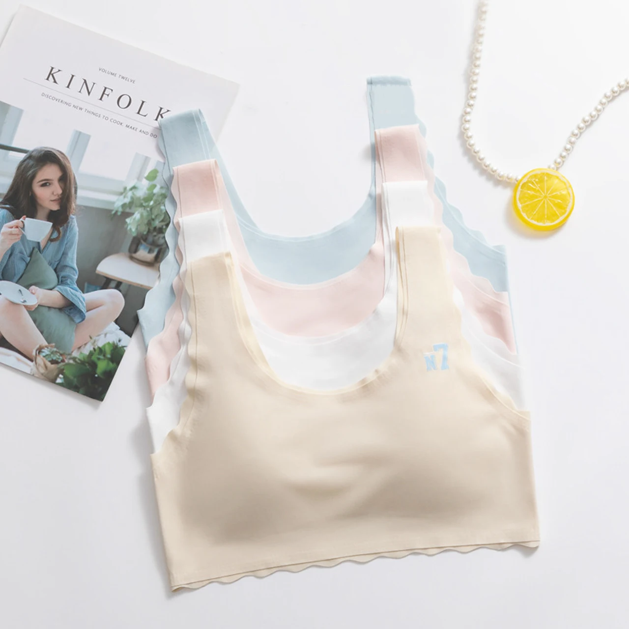 Children Underwear Summer Ice Silk Bra With Sponge Pad Student Girl Vest Developmental Seamless Bralette Teenagers Tops 30-70kg
Children Underwear Summer Ice Silk Bra With Sponge Pad Student Girl Vest Developmental Seamless Bralette Teenagers Tops 30-70kg