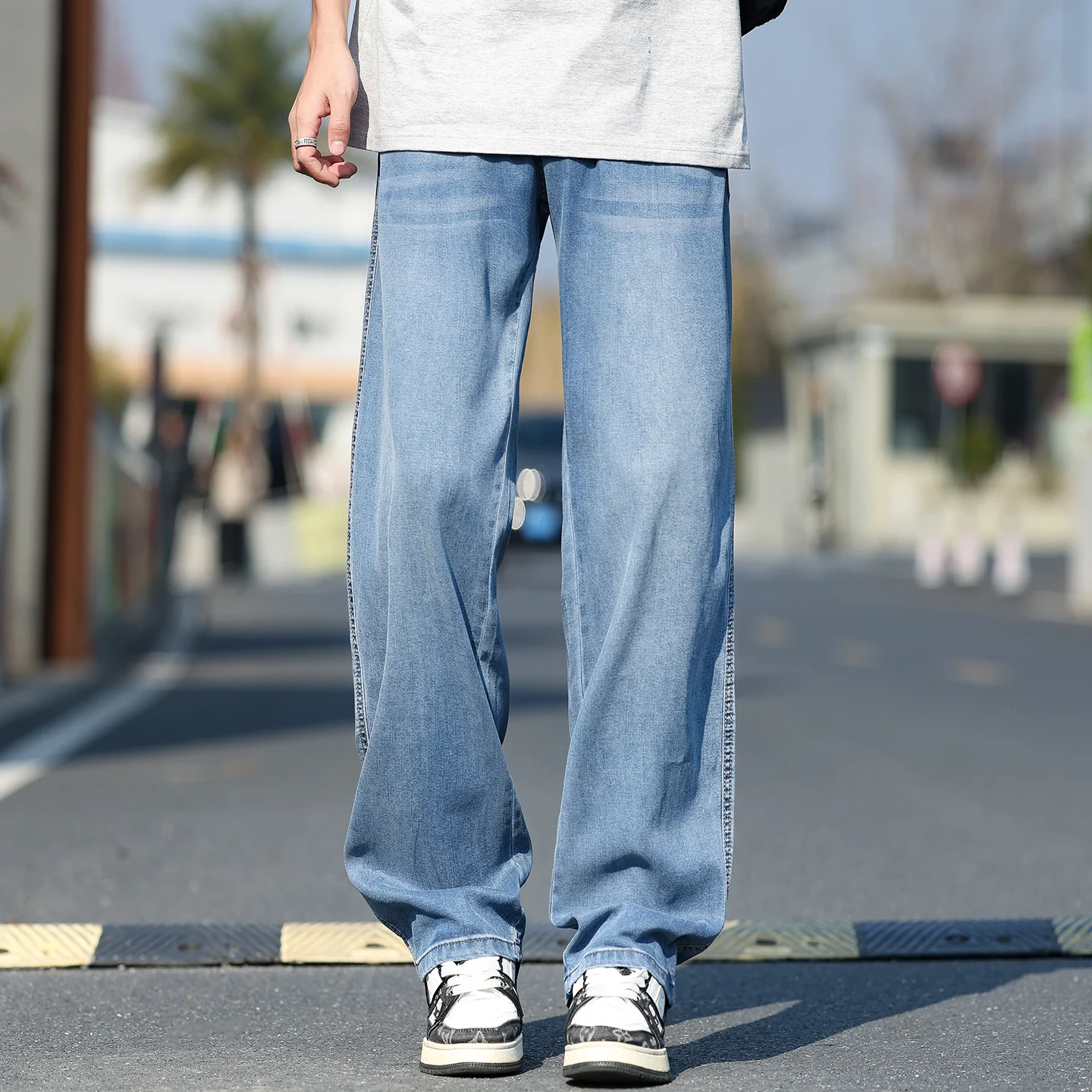 2026 Summer Men's Lyocell fabric Jeans Loose Straight Fit Pants Soft Breathable Streetwear Fashion Casual Trousers Sizes 28-38
2026 Summer Men's Lyocell fabric Jeans Loose Straight Fit Pants Soft Breathable Streetwear Fashion Casual Trousers Sizes 28-38