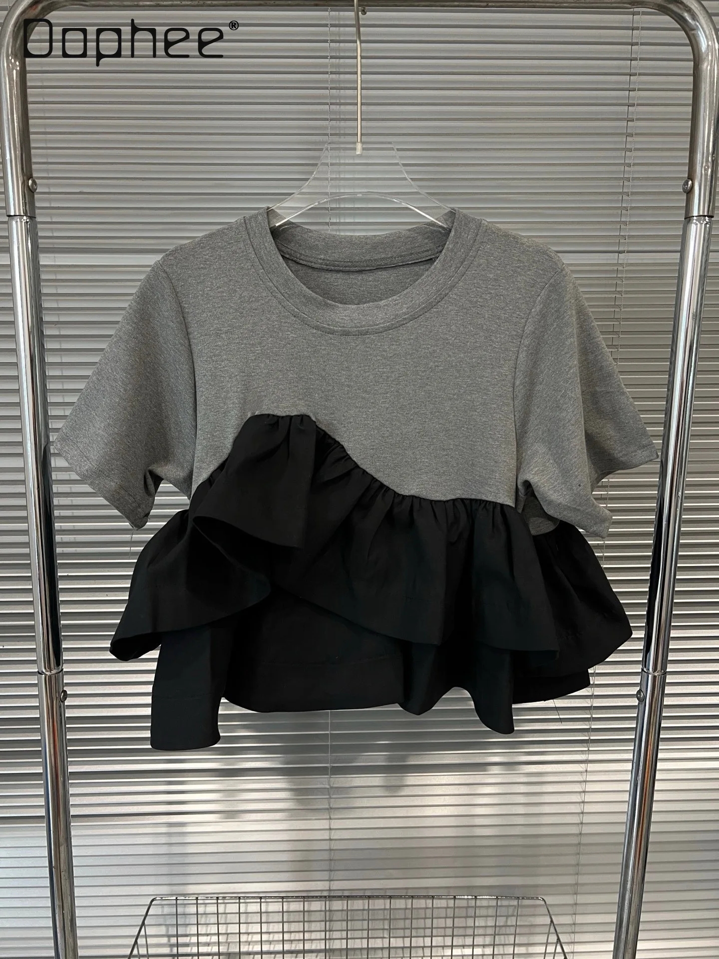 Summer New Fashion Round Neck Short-sleeved T-shirt Women Ruffle Edge Splicing Color Top Korean Ins Fashion Loose Casual Top
Summer New Fashion Round Neck Short-sleeved T-shirt Women Ruffle Edge Splicing Color Top Korean Ins Fashion Loose Casual Top