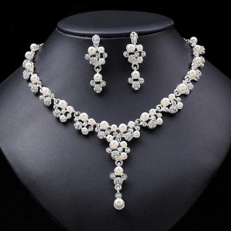 New foreign trade pearl necklace set women's light luxury niche versatile sweater chain collarbone chain alloy
New foreign trade pearl necklace set women's light luxury niche versatile sweater chain collarbone chain alloy