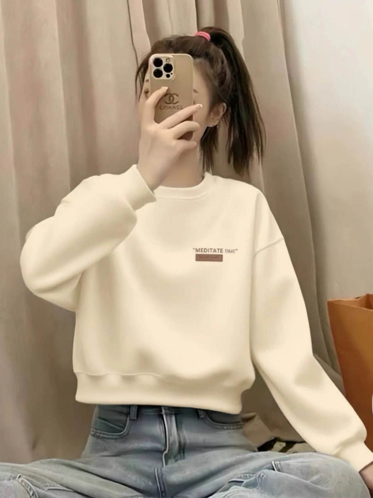 Women's Fleece Lined round Neck Sweatshirt Short Loose Style Autumn Winter Warm Casual Versatile Top in Beige New 2025 Fashion
Women's Fleece Lined round Neck Sweatshirt Short Loose Style Autumn Winter Warm Casual Versatile Top in Beige New 2025 Fashion