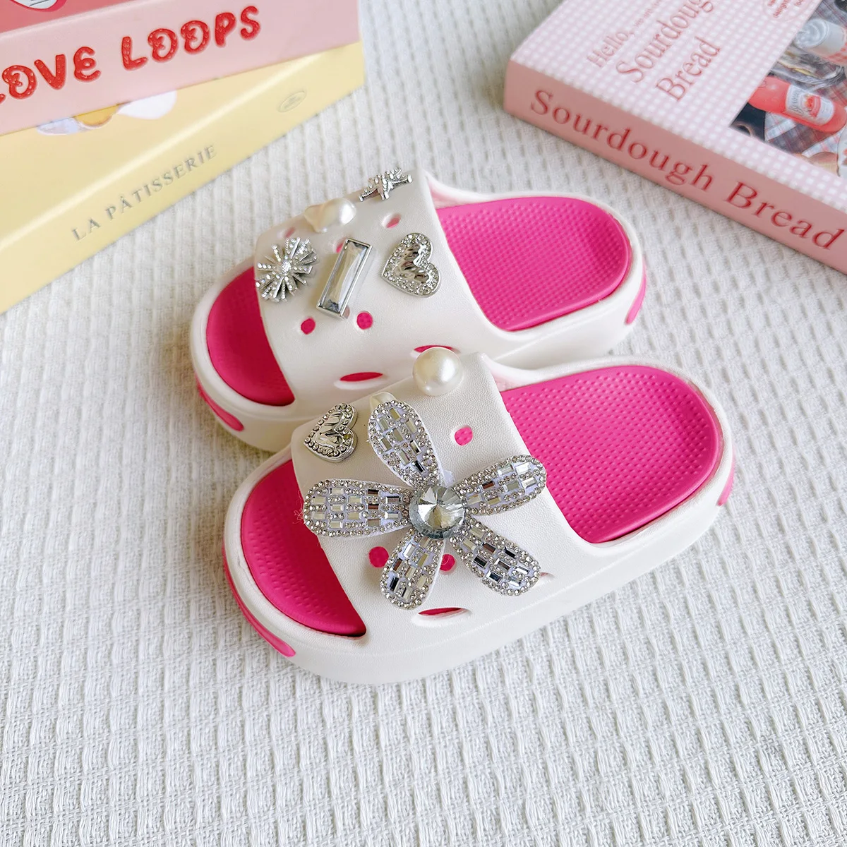 New Popular Crystal Large Flower Versatile Eva Slippers for Boys and Girls, Fashionable Dual-Color Soft-Soled Non-Slip Sandals 831
New Popular Crystal Large Flower Versatile Eva Slippers for Boys and Girls, Fashionable Dual-Color Soft-Soled Non-Slip Sandals 831