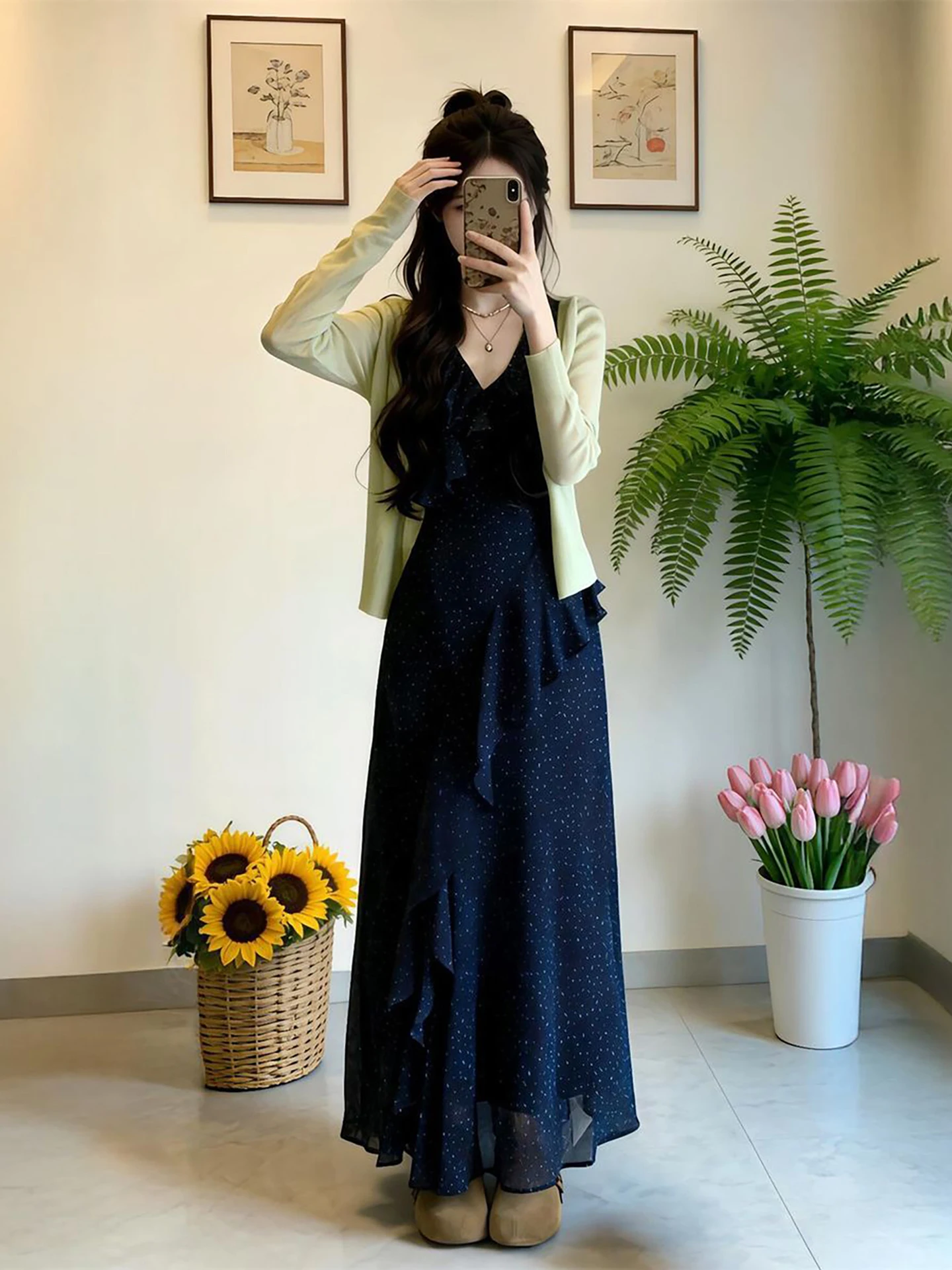 Beach Casual Green Cardigan V-neck Sleeveless Long Skirt Two-piece Set Fashionable Vacation Style Gathered Hemline
Beach Casual Green Cardigan V-neck Sleeveless Long Skirt Two-piece Set Fashionable Vacation Style Gathered Hemline