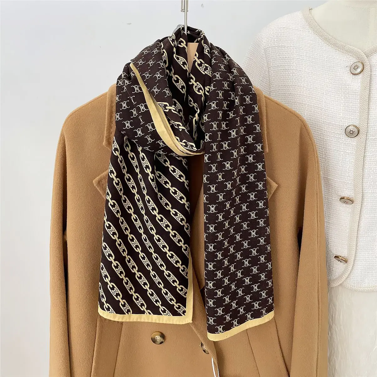 Новый бархатный маленький длинный шарф с узором «елочка» ручной работы с загнутыми краями, осенне-зимний теплый женский длинный длинный шарф с принтом для защиты шеи 
Новый бархатный маленький длинный шарф с узором «елочка» ручной работы с загнутыми краями, осенне-зимний теплый женский длинный длинный шарф с принтом для защиты шеи