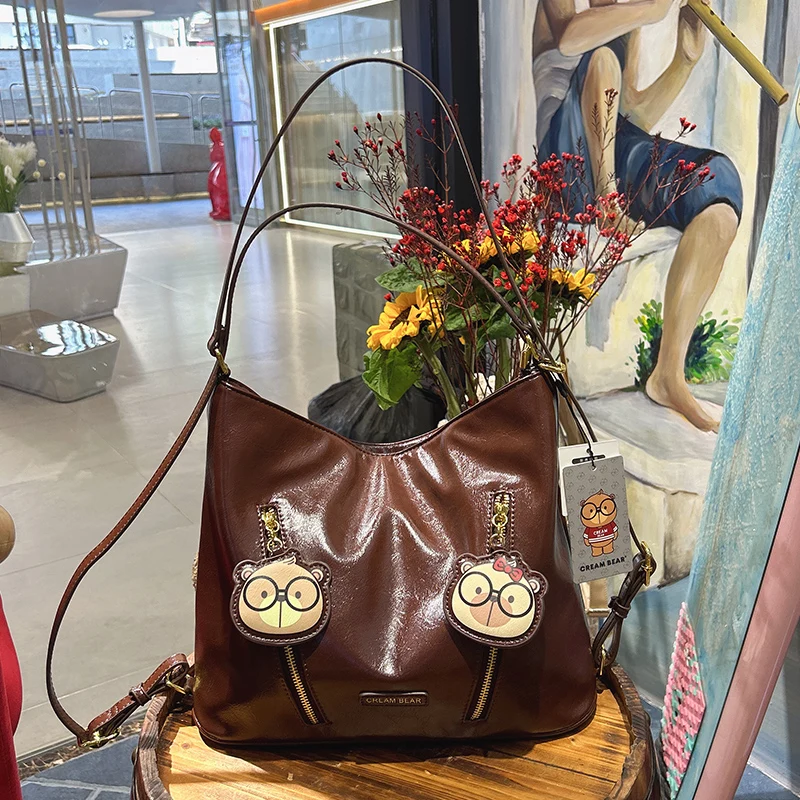 Cream bear cartoon cute doll bear bag European, American and British college casual fashion versatile shoulder messenger bag
Cream bear cartoon cute doll bear bag European, American and British college casual fashion versatile shoulder messenger bag