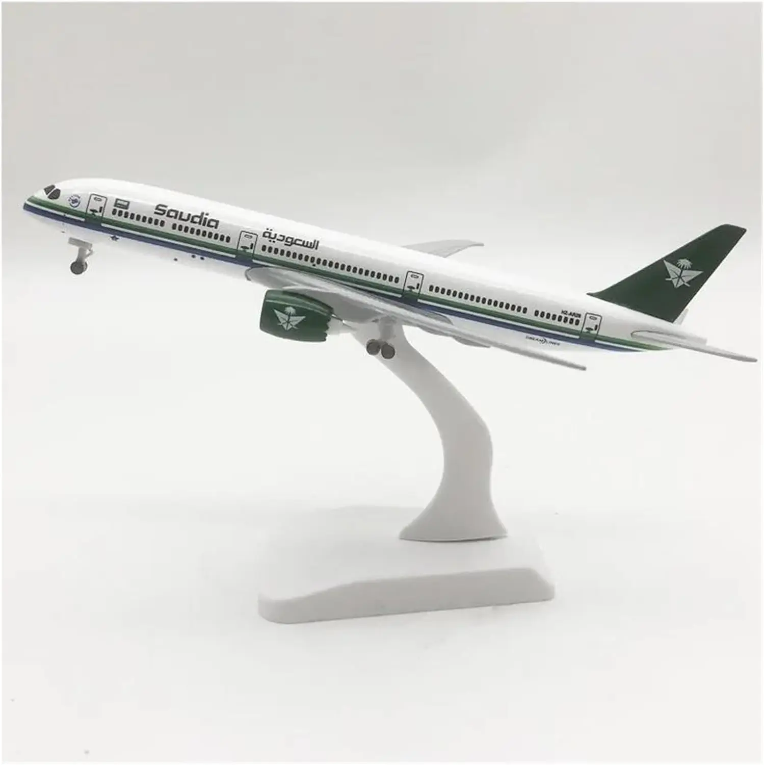 20 см сплав металла B787 Saudi Airlines B787 литая под давлением модель самолета с подставкой на колесах Коллекционная модель дисплея
20 см сплав металла B787 Saudi Airlines B787 литая под давлением модель самолета с подставкой на колесах Коллекционная модель дисплея