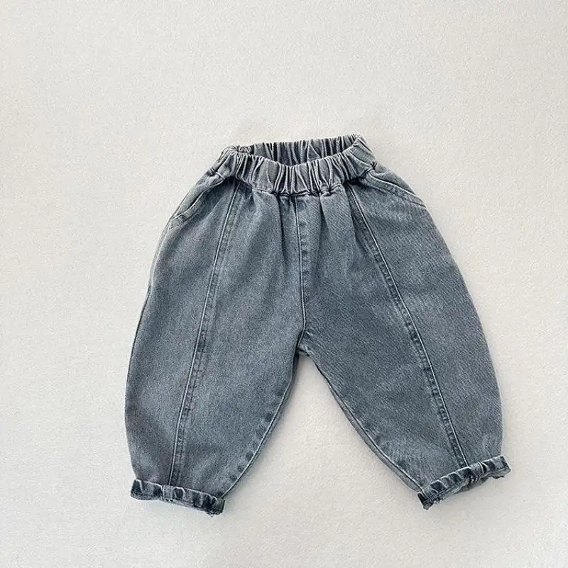 2025 Autumn New Children Jeans Fashion Girls Harem Pants Loose Kids Denim Trousers Boys Simple Casual Pants Baby Clothes 
2025 Autumn New Children Jeans Fashion Girls Harem Pants Loose Kids Denim Trousers Boys Simple Casual Pants Baby Clothes