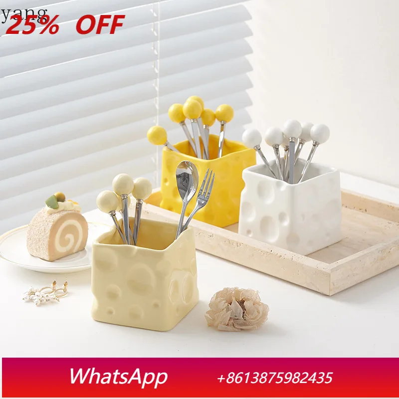 LMM cream style ceramic fruit fork jar set creative high-value bead fruit fork spoon
LMM cream style ceramic fruit fork jar set creative high-value bead fruit fork spoon