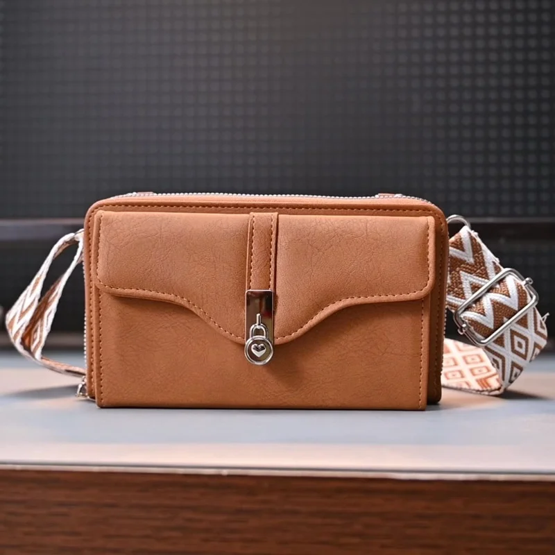 Fashion Women's Large Capacity Shoulder Bag PU Leather Flap Handbag with Wide Strap Crossbody Messenger Design Cellphone Purse
Fashion Women's Large Capacity Shoulder Bag PU Leather Flap Handbag with Wide Strap Crossbody Messenger Design Cellphone Purse