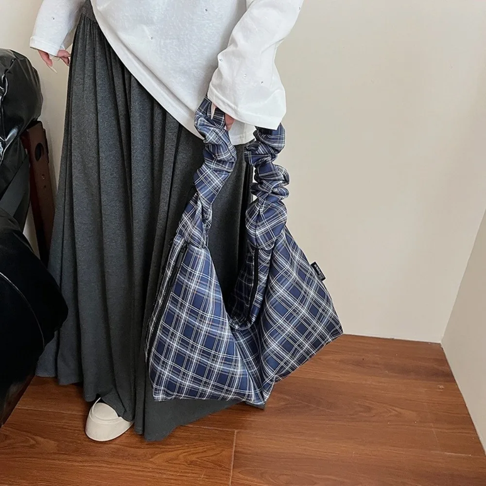 Ins Vintage Plaid Shoulder Bag Leisure Large Capacity Plaid Crossbody Bag Japanese Casual Women's Tote Bag Purse 
Ins Vintage Plaid Shoulder Bag Leisure Large Capacity Plaid Crossbody Bag Japanese Casual Women's Tote Bag Purse
