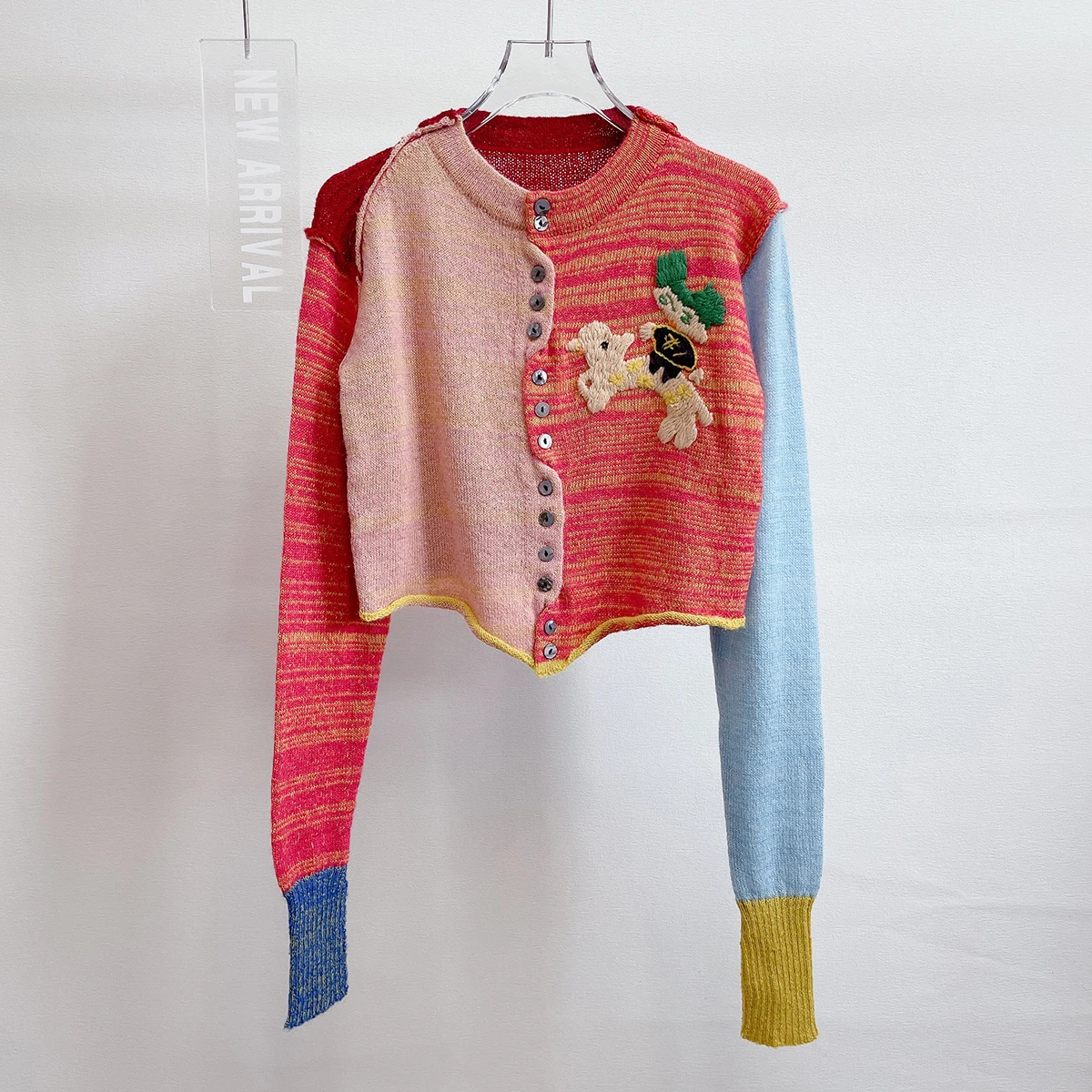 Высококачественный европейский Sle ручной работы с вышивкой, цветной дизайн, круглый вязаный свитер, кардиган, антивозрастной винтажный топ
Высококачественный европейский Sle ручной работы с вышивкой, цветной дизайн, круглый вязаный свитер, кардиган, антивозрастной винтажный топ