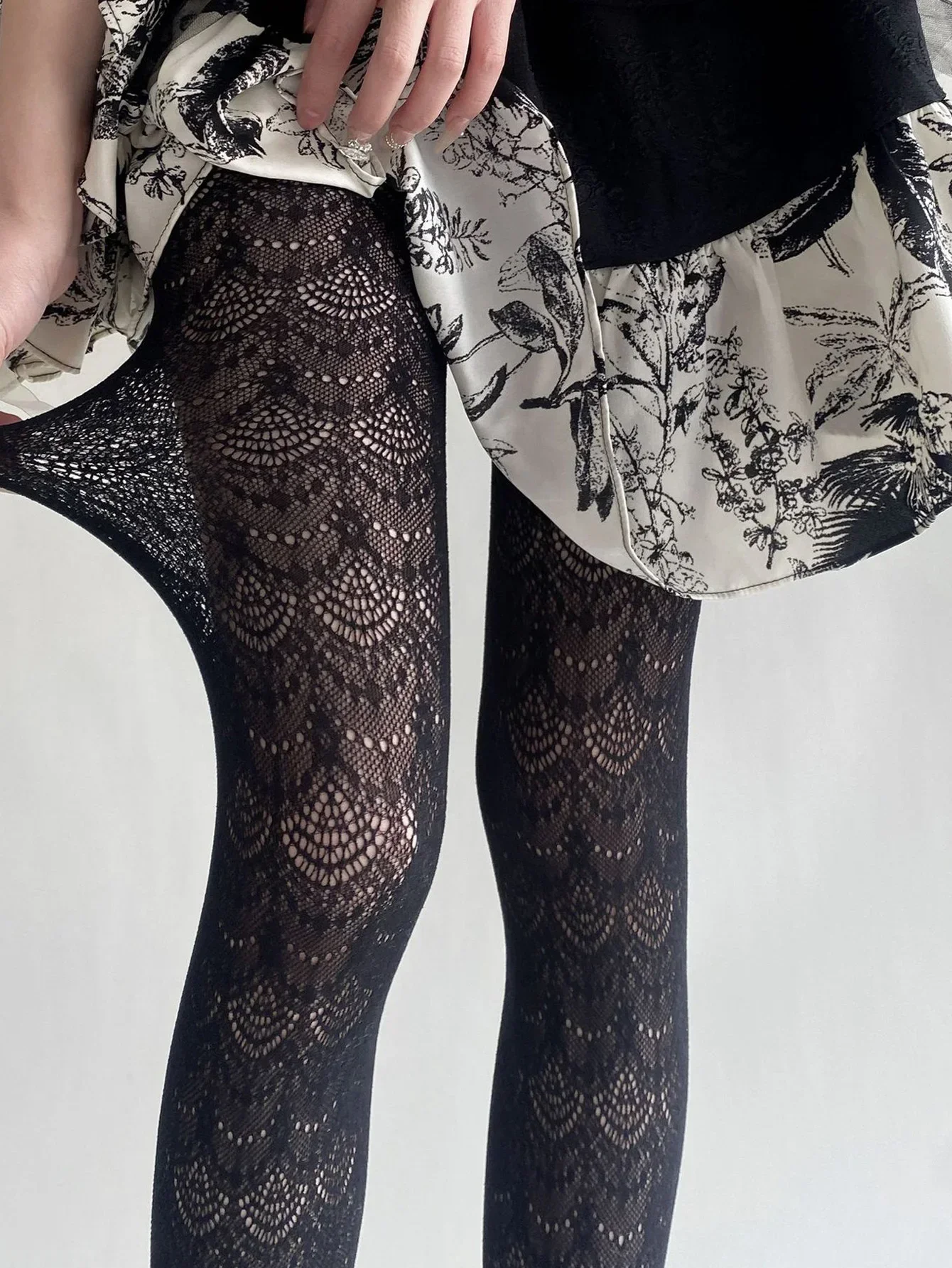 1 Pair Anchovy Lace Pantyhose Women's Thin Sexy Cutout Mesh Stockings Anti-snagging Silk Fishnet Socks Women's Socks
1 Pair Anchovy Lace Pantyhose Women's Thin Sexy Cutout Mesh Stockings Anti-snagging Silk Fishnet Socks Women's Socks