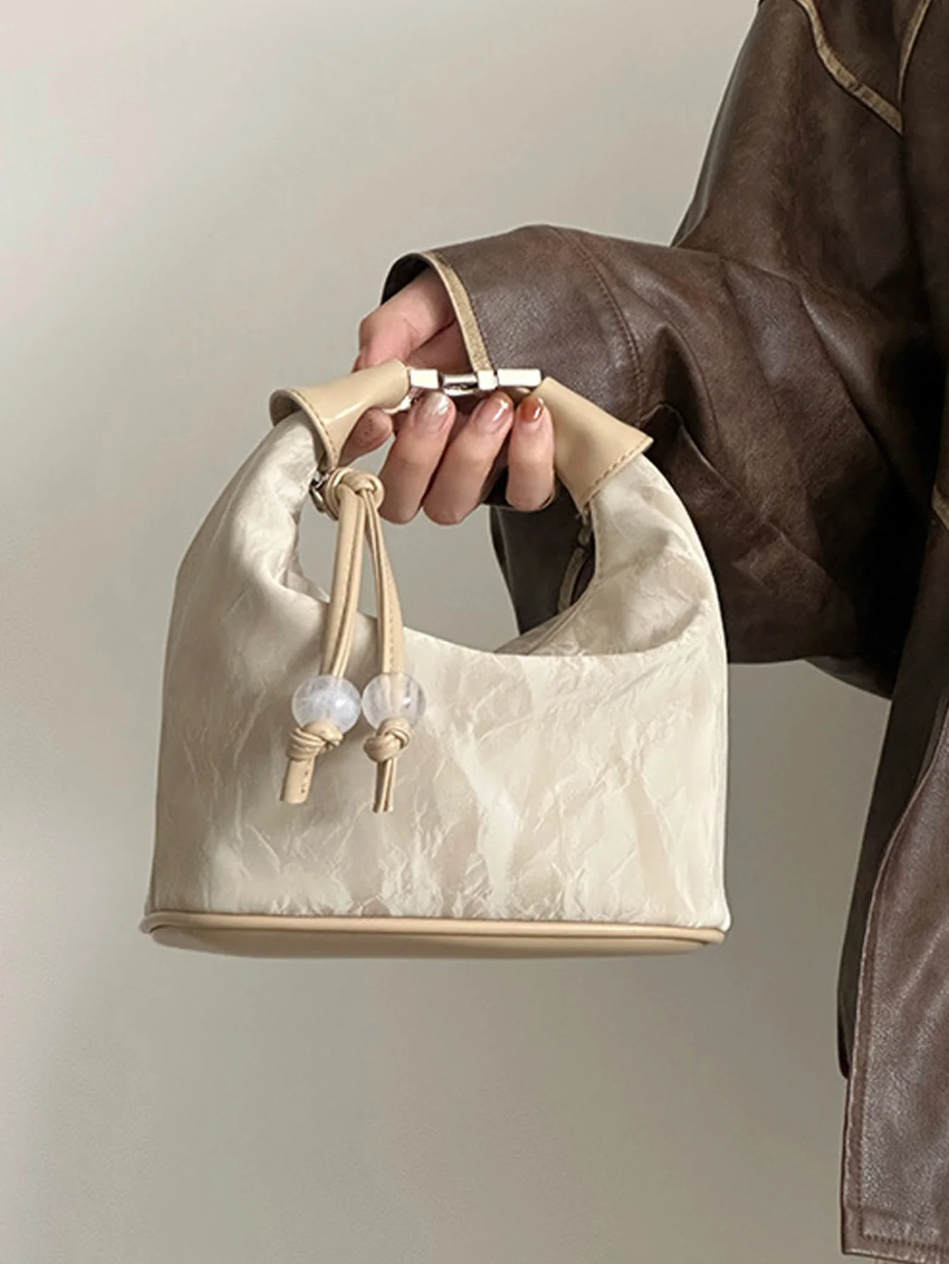 New Chinese Handheld Dumpling Bag for Women 2024 New Handheld Underarm Bag Versatile Single Shoulder Crossbody Bag for Work and
New Chinese Handheld Dumpling Bag for Women 2024 New Handheld Underarm Bag Versatile Single Shoulder Crossbody Bag for Work and