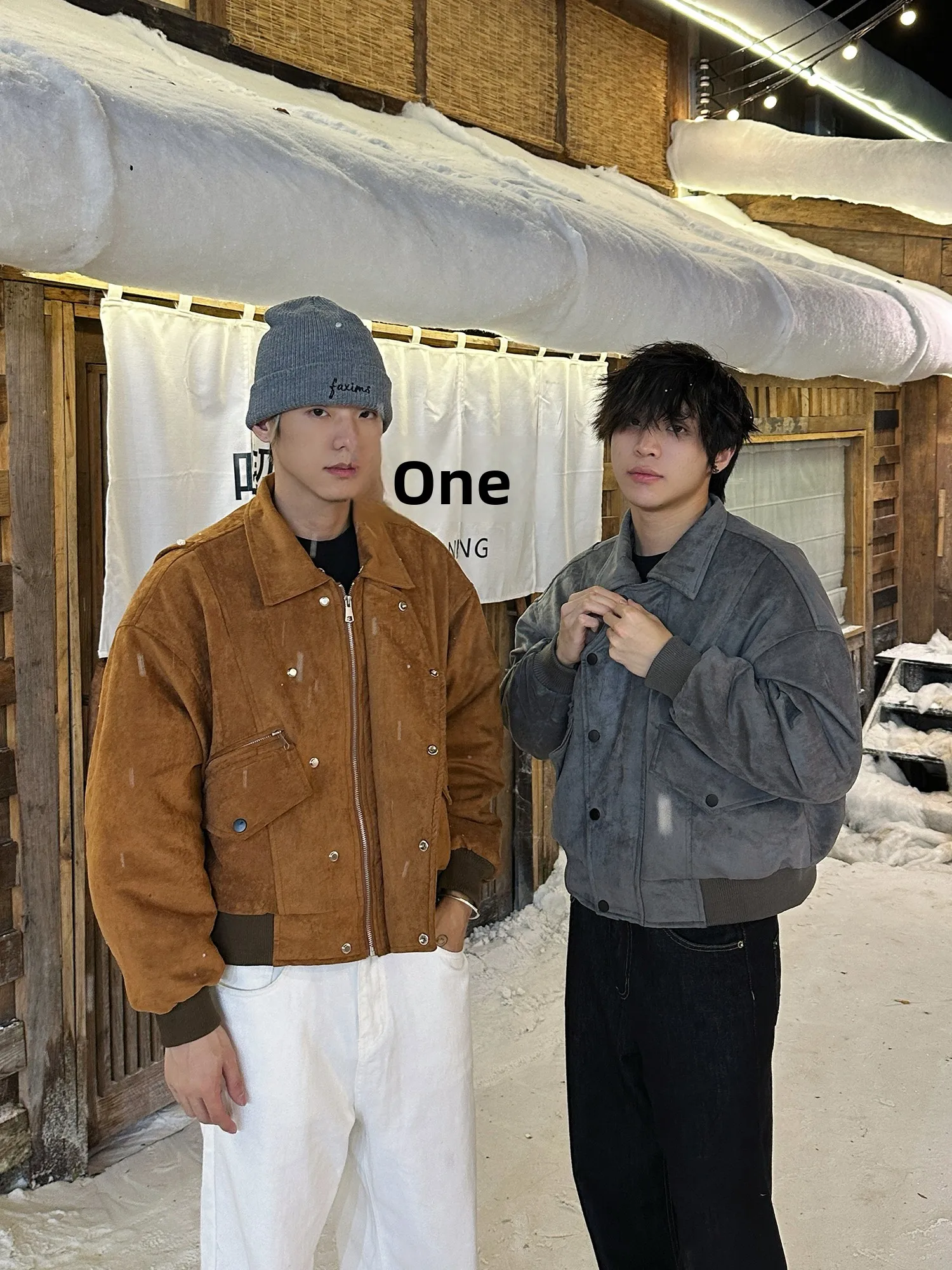 Retro American Suede Removable Fur Collar Flight Jaet Cotton Coat for Men Youth ular Loose Fit ort Length Zipper Closure
Retro American Suede Removable Fur Collar Flight Jaet Cotton Coat for Men Youth ular Loose Fit ort Length Zipper Closure