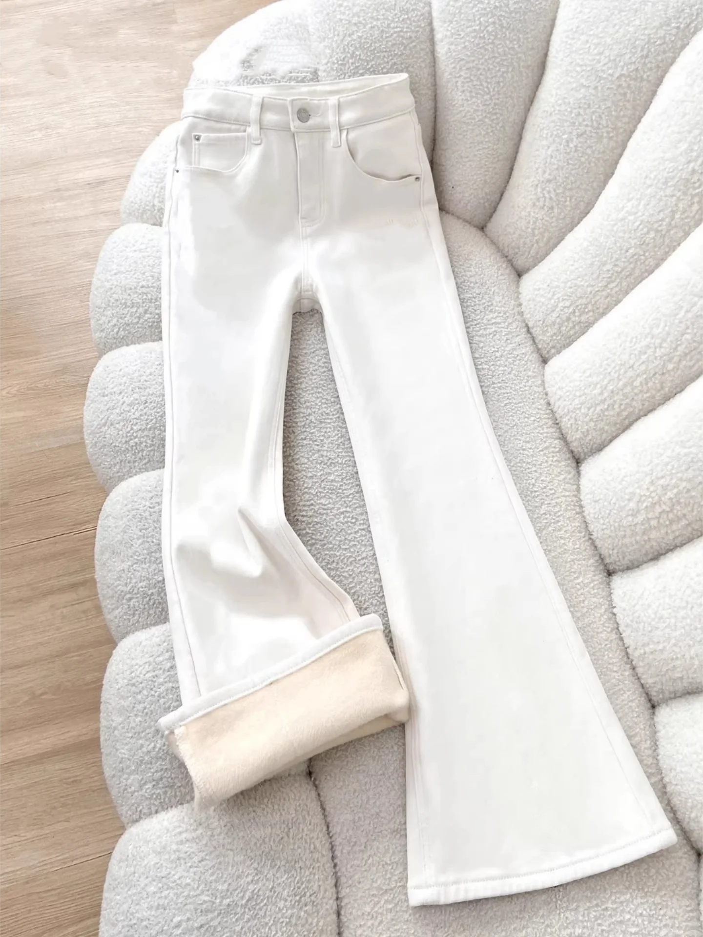 White Fleece Lined Thickened Bell Bottom Jeans Women's New Autumn Winter High Waist Slim Fit Bell Pants Vintage Washed Denim
White Fleece Lined Thickened Bell Bottom Jeans Women's New Autumn Winter High Waist Slim Fit Bell Pants Vintage Washed Denim