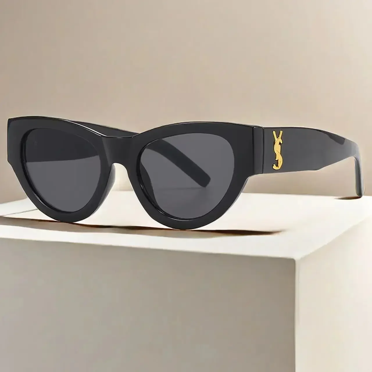 New Classic Fashion Sunglasses Women Luxury Glamour Men Brand Glasses Square Stylish Unisex Shades
New Classic Fashion Sunglasses Women Luxury Glamour Men Brand Glasses Square Stylish Unisex Shades