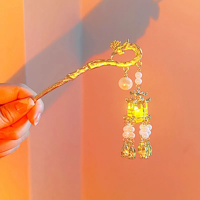 Светящиеся дворцовые фонарики в древнем стиле, кисточки, заколки, спиральные заколки в китайском стиле, заколки и аксессуары для волос.
Светящиеся дворцовые фонарики в древнем стиле, кисточки, заколки, спиральные заколки в китайском стиле, заколки и аксессуары для волос.