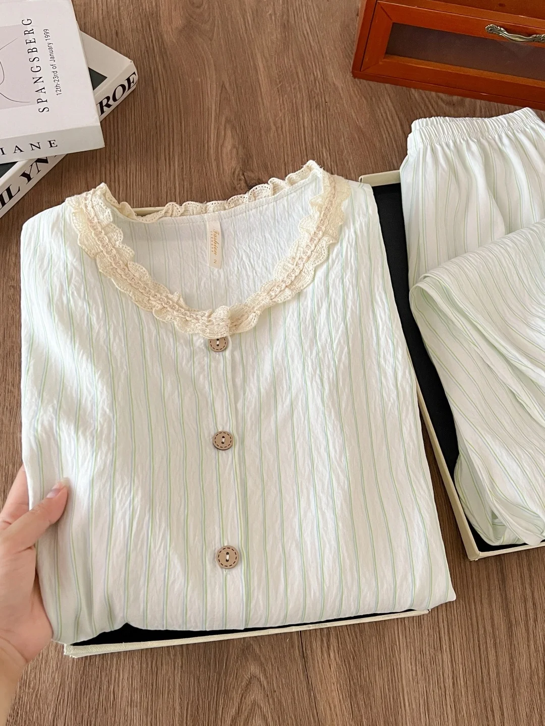Spring Autumn Women's Lace Striped Large Size Nightgown Hooded Home Wear Outdoor Suitable Long Sleeve round Neck Sleepwear
Spring Autumn Women's Lace Striped Large Size Nightgown Hooded Home Wear Outdoor Suitable Long Sleeve round Neck Sleepwear