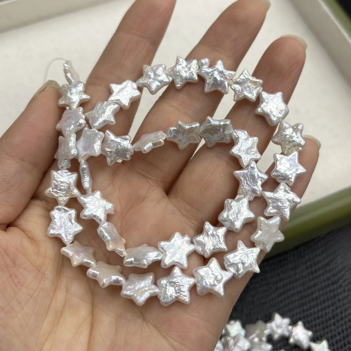 Натуральный пресноводный жемчуг высокого качества, 9-10 мм, 5А, в форме пятиконечной звезды, для изготовления ювелирных изделий, ожерелий, браслетов, женских украшений, премиум-класса, для свадьбы
Натуральный пресноводный жемчуг высокого качества, 9-10 мм, 5А, в форме пятиконечной звезды, для изготовления ювелирных изделий, ожерелий, браслетов, женских украшений, премиум-класса, для свадьбы