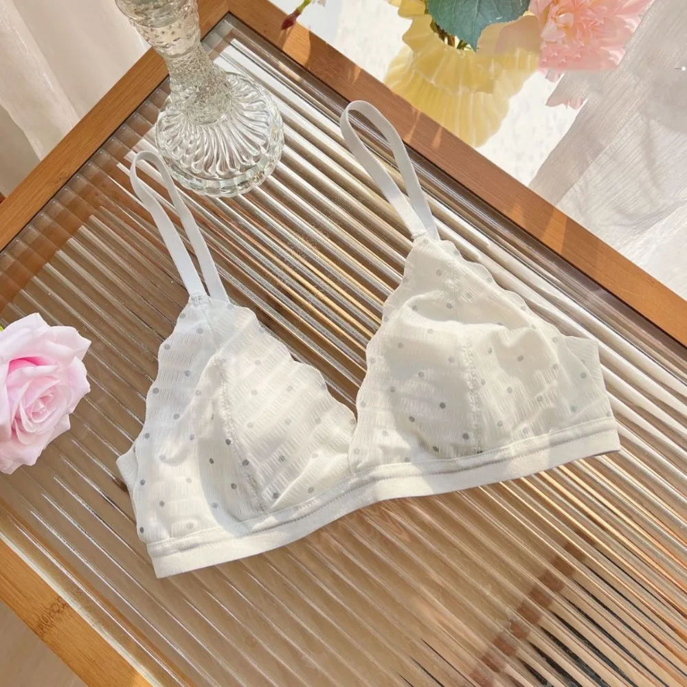 Fashion Lace Dot Wireless Deep V Bra Mesh Anti-sagging Push Up Underwear Big Cup Thin Brassiere for Women Running
Fashion Lace Dot Wireless Deep V Bra Mesh Anti-sagging Push Up Underwear Big Cup Thin Brassiere for Women Running