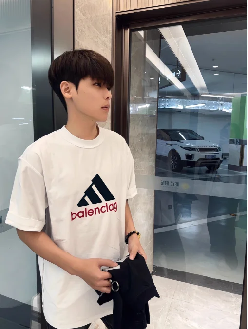 American High Street Heavyweight Pure Cotton Short Sleeved T-shirt for Men and Women Summer New Fashion Loose Couple Top
American High Street Heavyweight Pure Cotton Short Sleeved T-shirt for Men and Women Summer New Fashion Loose Couple Top