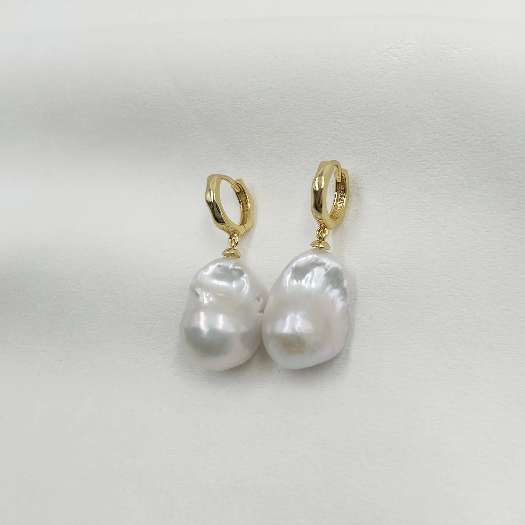 AAA High Quality Natural Baroque Pearl Earring 925 Sterling Silver Freshwater Fashion Jewelry for Women
AAA High Quality Natural Baroque Pearl Earring 925 Sterling Silver Freshwater Fashion Jewelry for Women