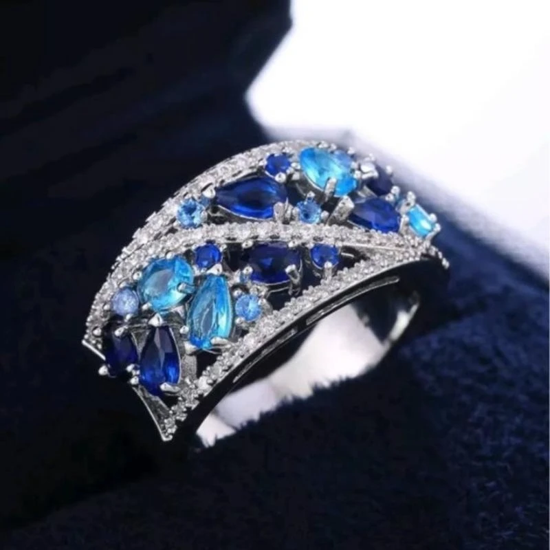 High quality anti allergy luxury deep sea silver blue collision color anti fading two-color ring is suitable for daily matching and is an exquisite gift for women's festivals.
High quality anti allergy luxury deep sea silver blue collision color anti fading two-color ring is suitable for daily matching and is an exquisite gift for women's festivals.