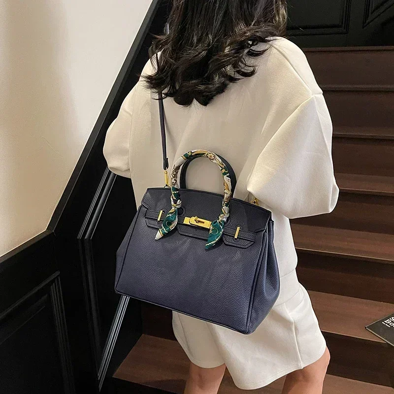 Роскошная минималистичная кожаная сумка-шоппер в стиле ретро, кошелек через плечо с текстурированной отделкой для повседневного изысканного стиля
Роскошная минималистичная кожаная сумка-шоппер в стиле ретро, кошелек через плечо с текстурированной отделкой для повседневного изысканного стиля