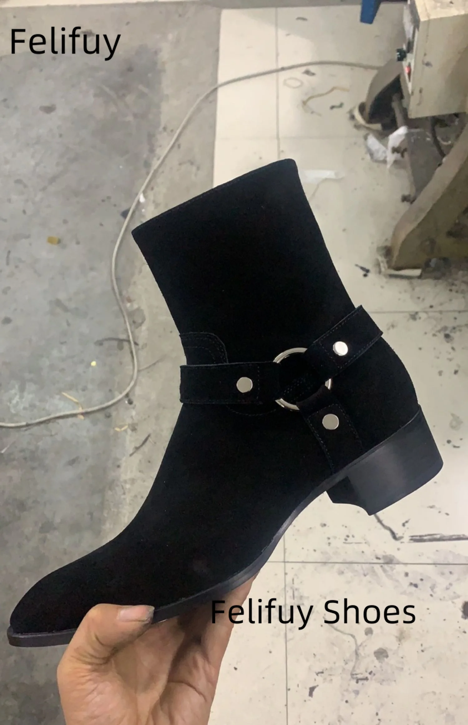 Men Cowboy Western Boots Fashion Low Heel Shoes Genuine Leather Casual Ankle Shoes Metal Chains Zipper Boots Pointed Toe Boots
Men Cowboy Western Boots Fashion Low Heel Shoes Genuine Leather Casual Ankle Shoes Metal Chains Zipper Boots Pointed Toe Boots